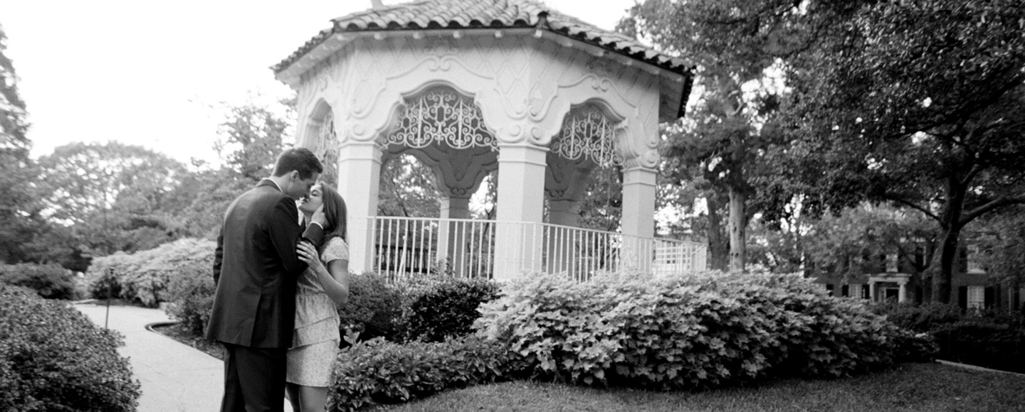 Dallas photographer Jenny McCann engagement session Flippen Park.